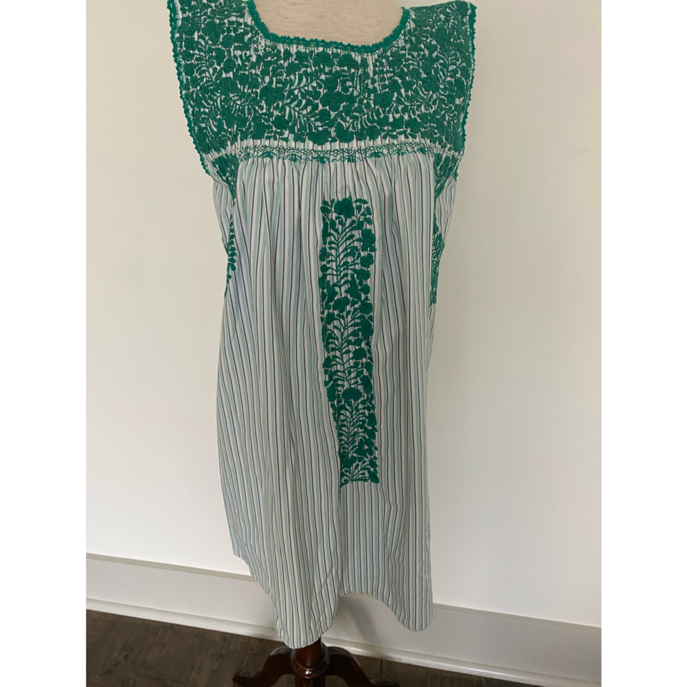Embroidered dress - Picture 3 of 17